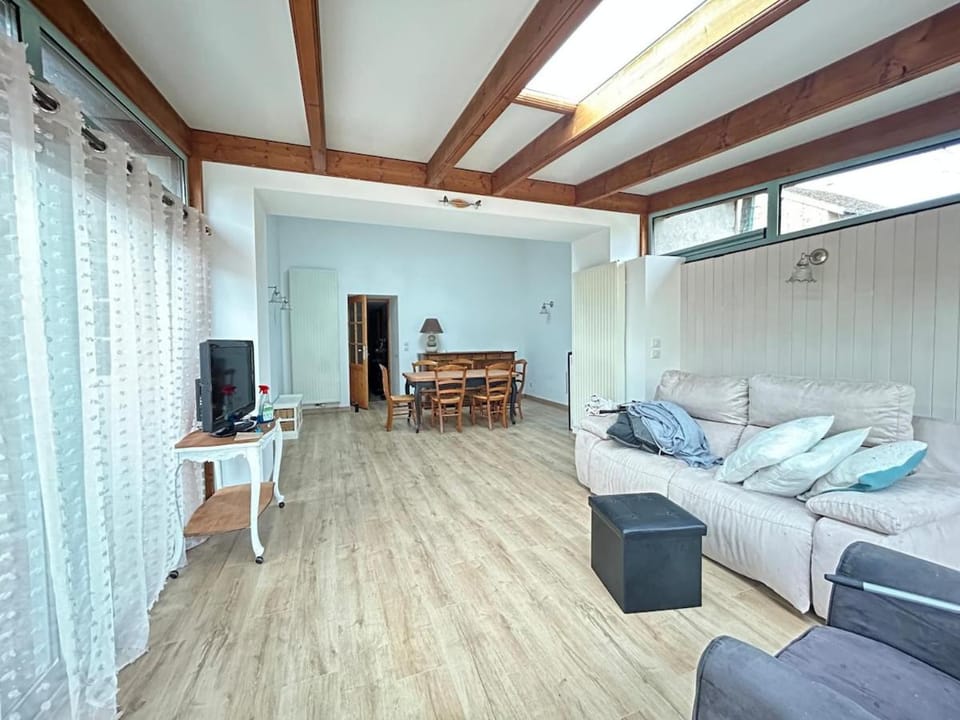 Charmante maison en pierre au cœur du village House in Bourgogne-Franche-Comté