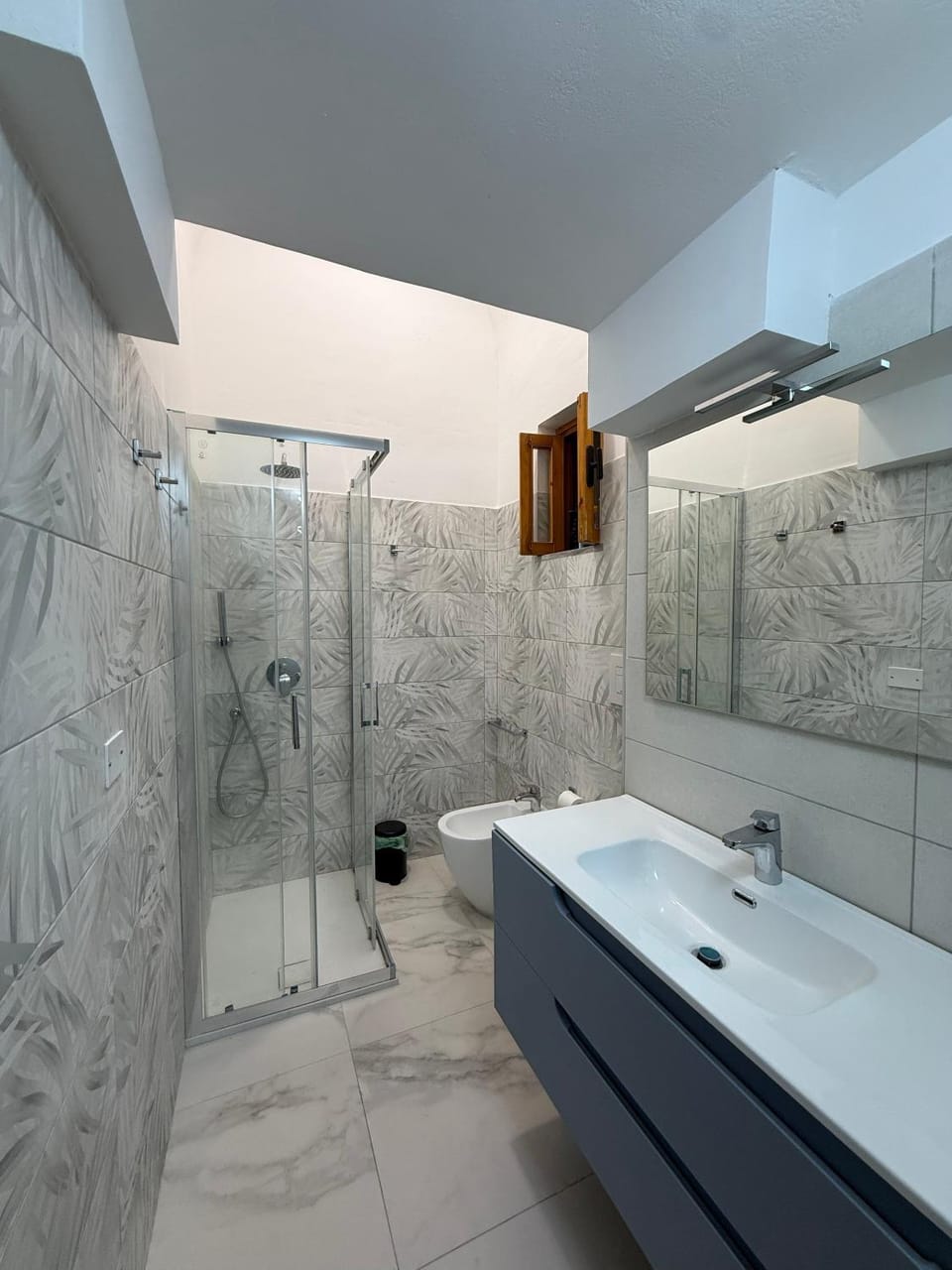 Shower, Bathroom, towels