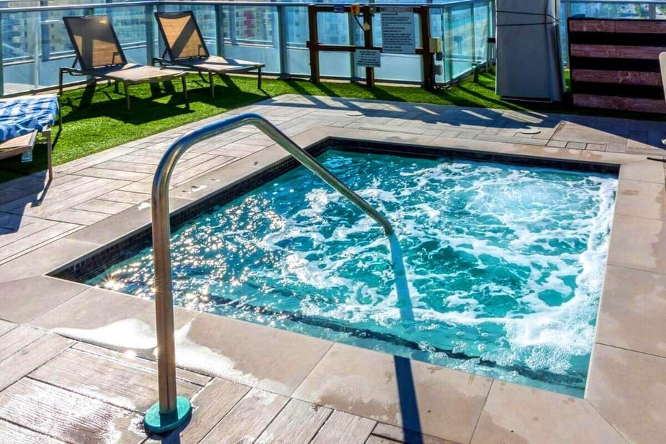 Property building, Hot Tub