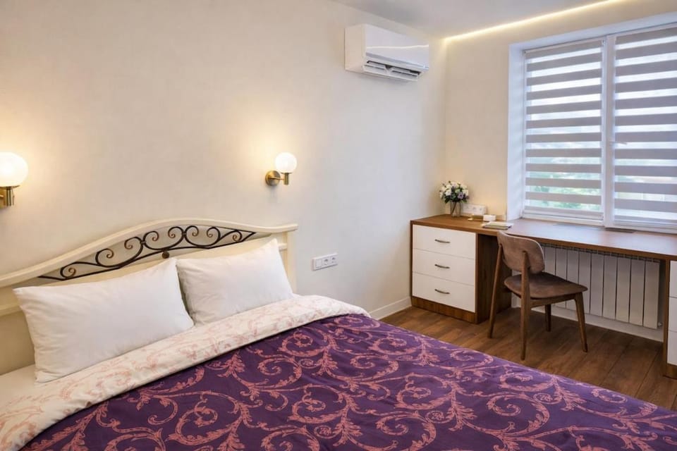 Bed, Bedroom, air conditioner