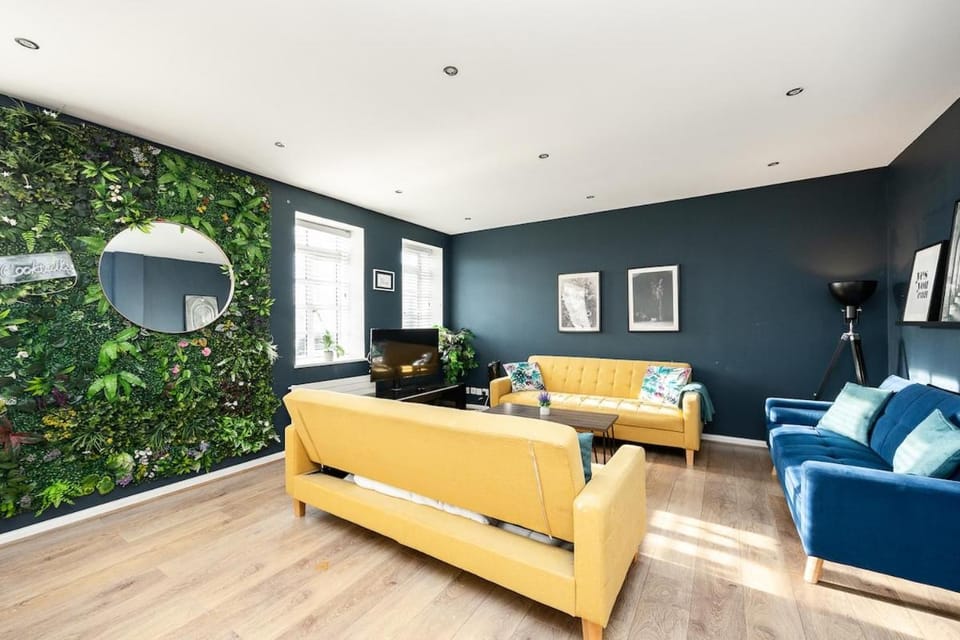 Summer Get Away In The Lanes - Large Stylish Flat, Sleeps 5, Large 2 Bed Flat In Brighton City Centre, Just 30 Seconds From The Lanes Apartment in Brighton