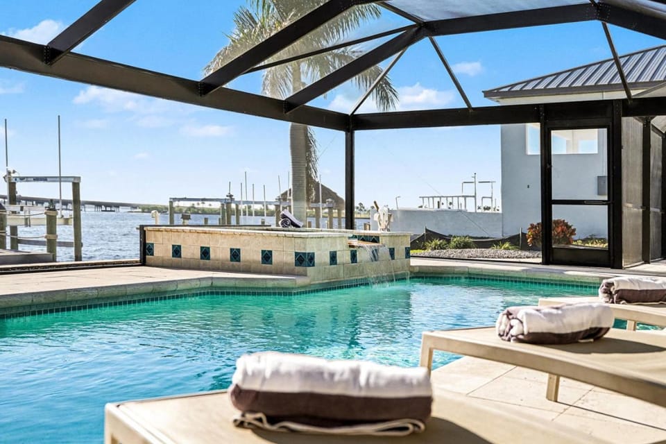 Hot Tub, Swimming pool