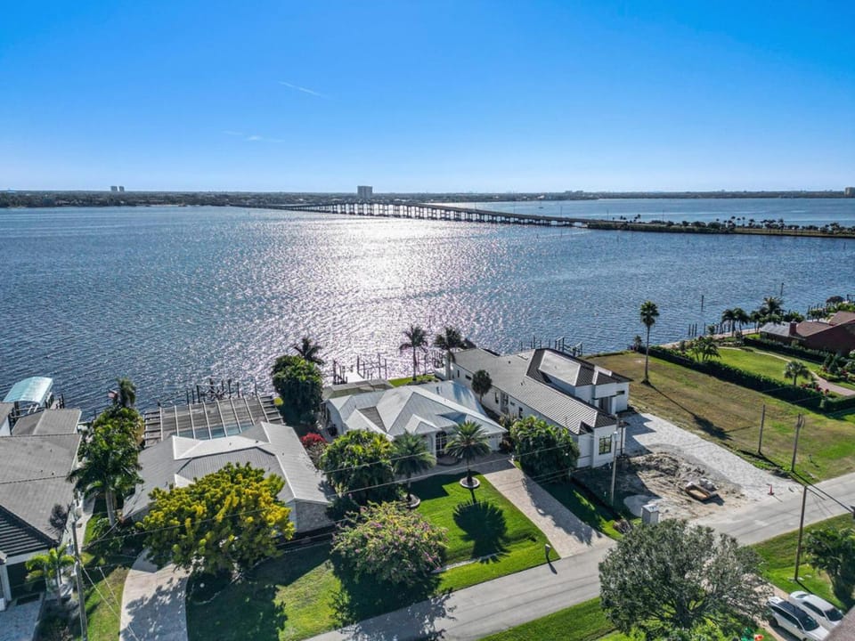Bird's eye view, River view