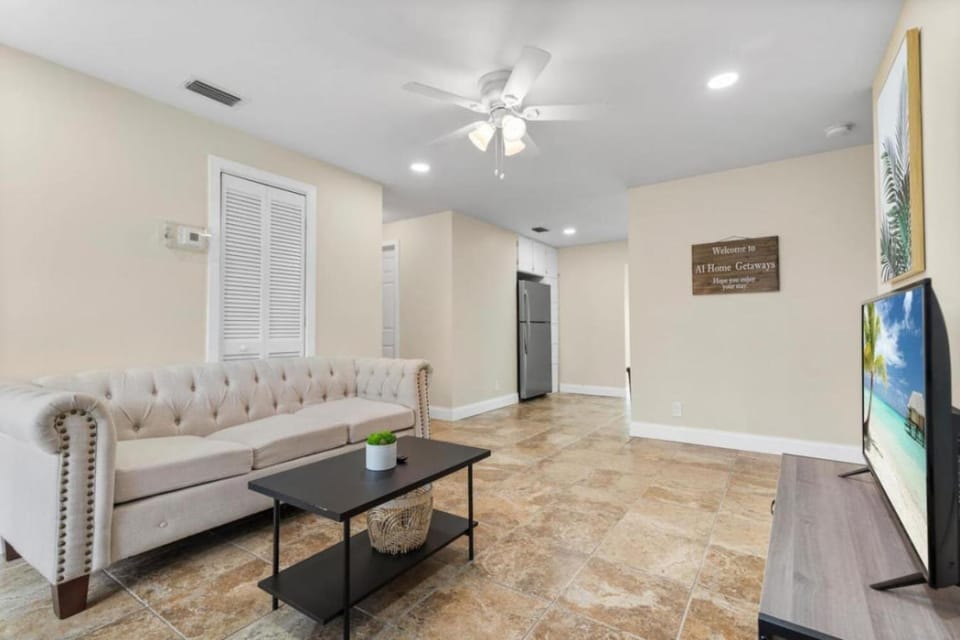 Family Wellness Retreat Home Sleeps 16 with Guest House House in West Palm Beach