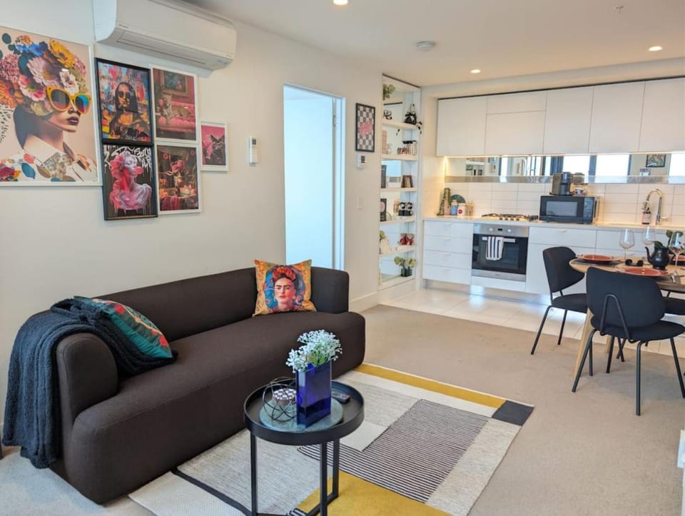Resort Style Melbourne Stay Near Queen Vic Market Apartment in Melbourne