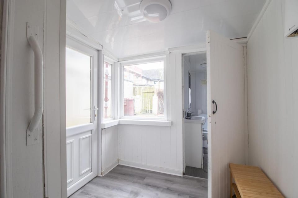 Mar Gardens - Modern 2 Bedroom Home House in Glasgow