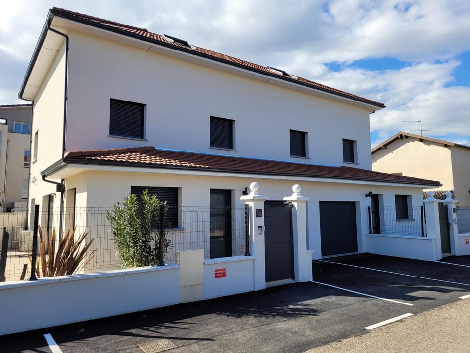 Villa 12 pers-Perfect location Eurexpo, Stade OL House in Auvergne-Rhône-Alpes