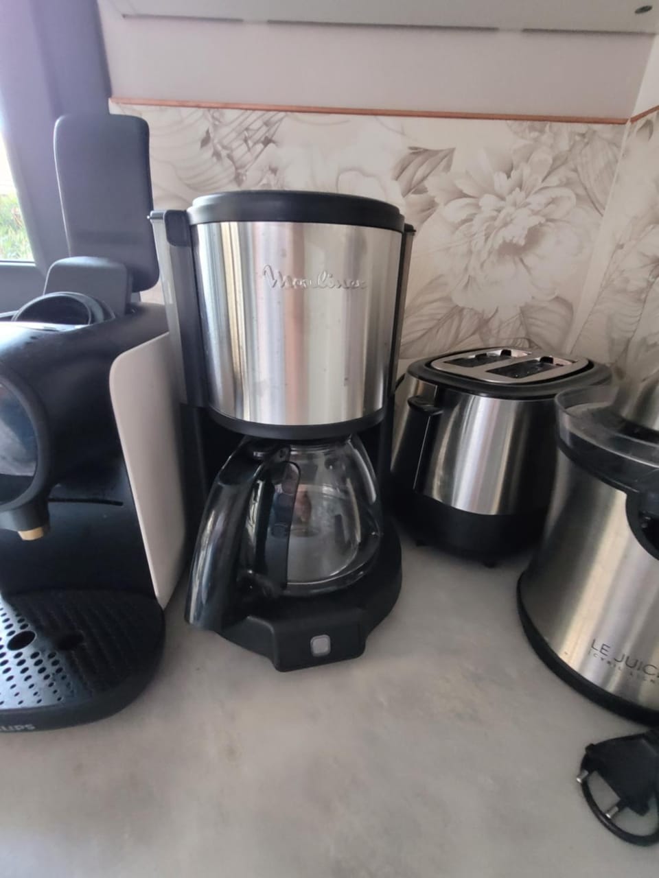 Coffee/tea facilities, toaster