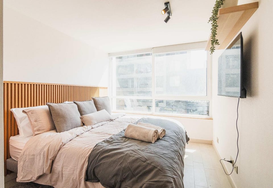 Bed, TV and multimedia, Photo of the whole room, Bedroom