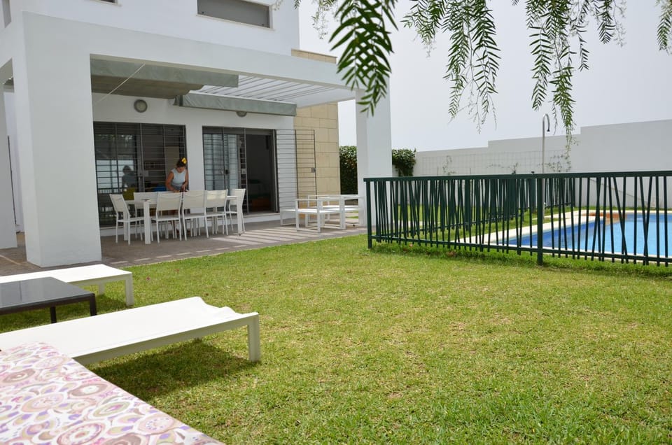 Villa Puntalejo por Living Cadiz House in La Janda