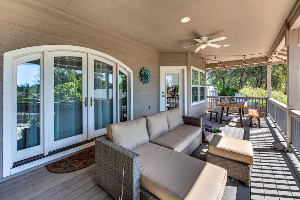 Patio, Seating area