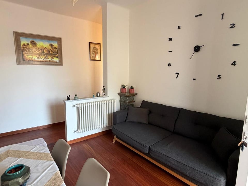 Living room, Seating area, internet