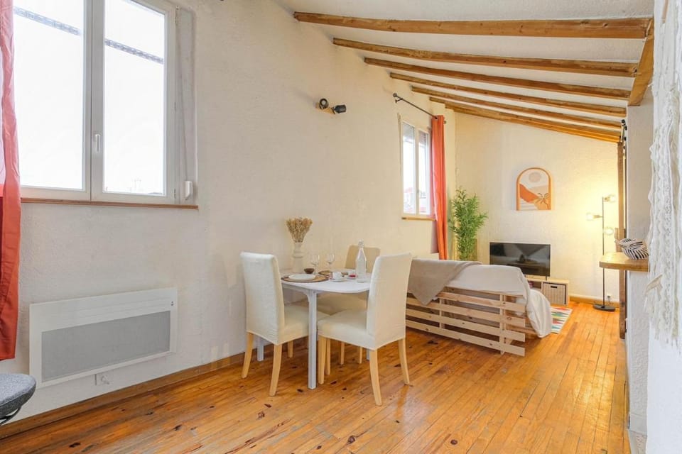 Dining area, Meals