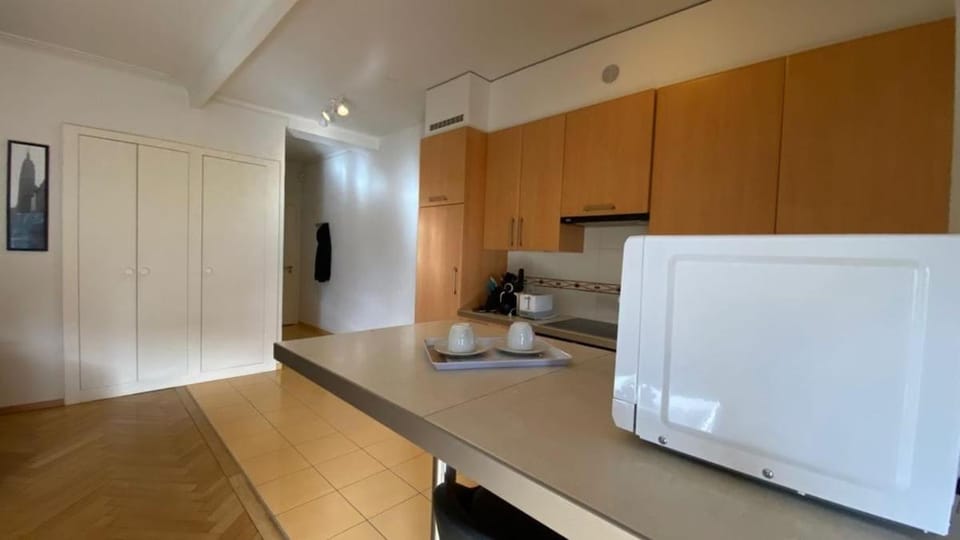 Large Apartment 7 minutes walking to Train station Apartment in Lausanne