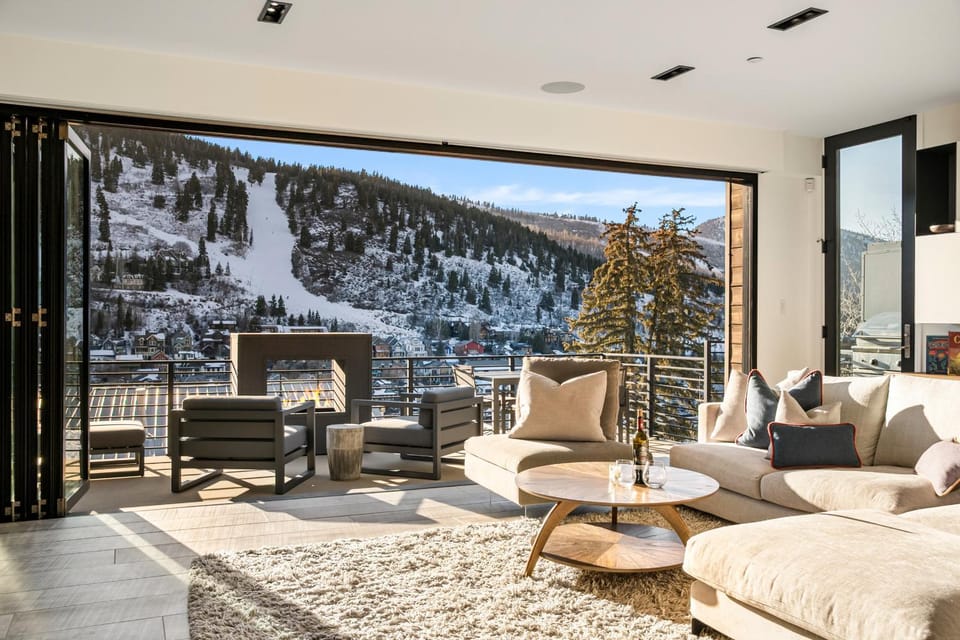 Day, Winter, Balcony/Terrace, Living room, Seating area, Mountain view, furniture