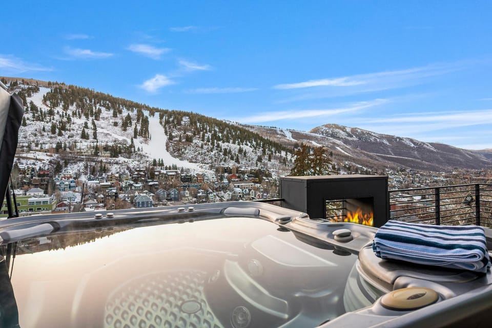 Day, Winter, Hot Tub, Balcony/Terrace, Mountain view, fireplace