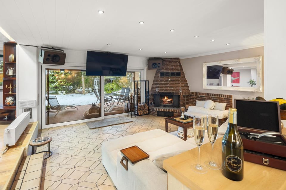 Communal lounge/ TV room, fireplace