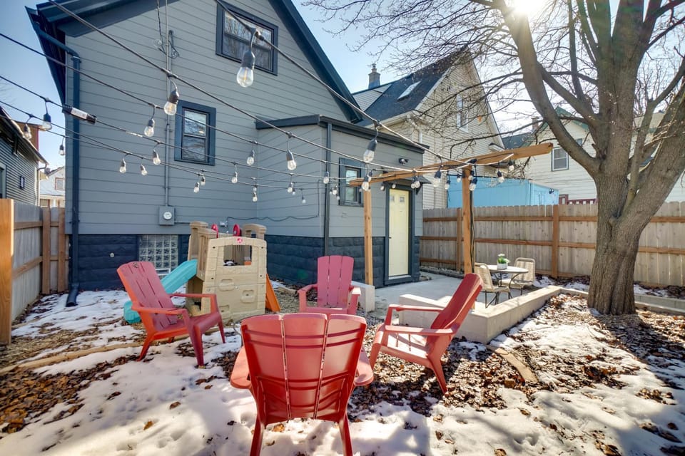 Heart of Bay View Neighborhood! Modern Retreat House in Milwaukee