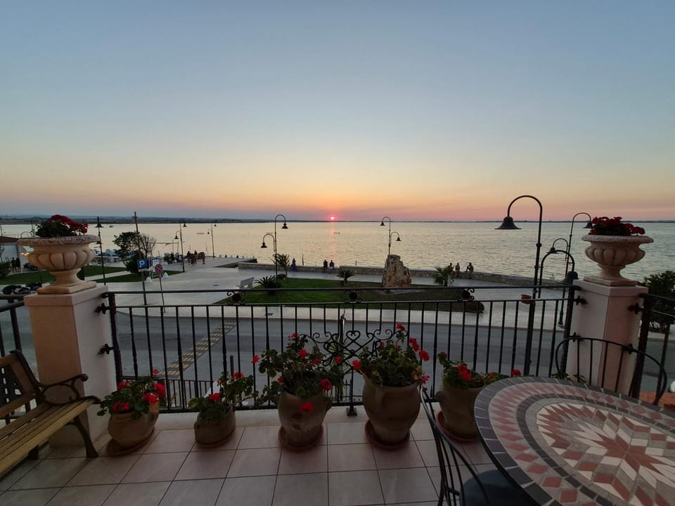 Balcony/Terrace, Lake view, Sunset