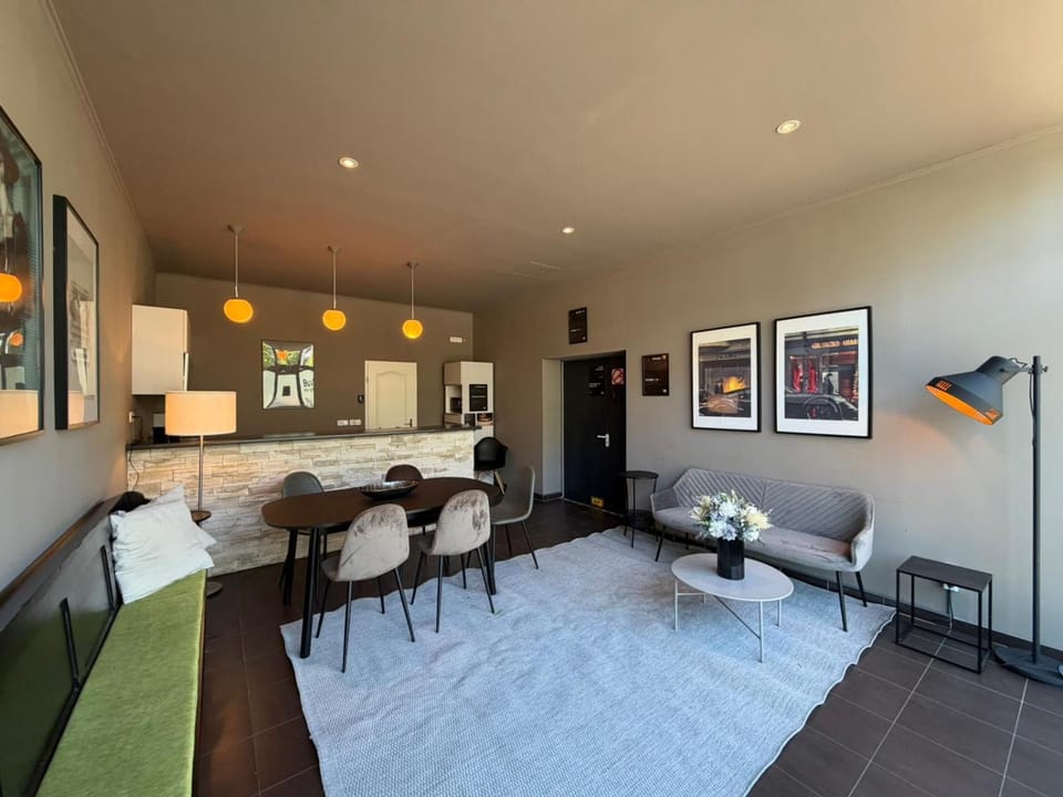 Property building, Kitchen or kitchenette, Seating area, pet friendly