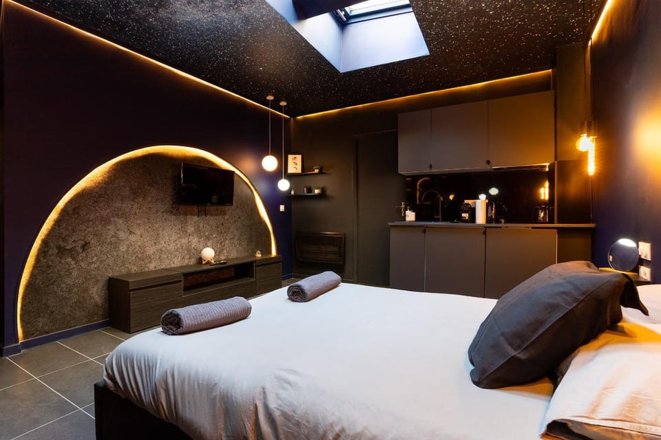 Love Room - To the Moon and back Apartment in Hauts-de-France