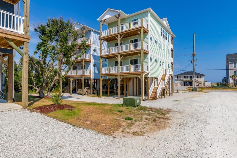 SC102B Lanikai East House in Surf City