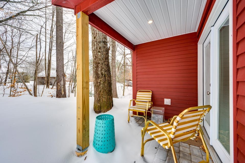 6 Mi to Polar Caves! All-Season Getaway w/ Sauna House in Plymouth