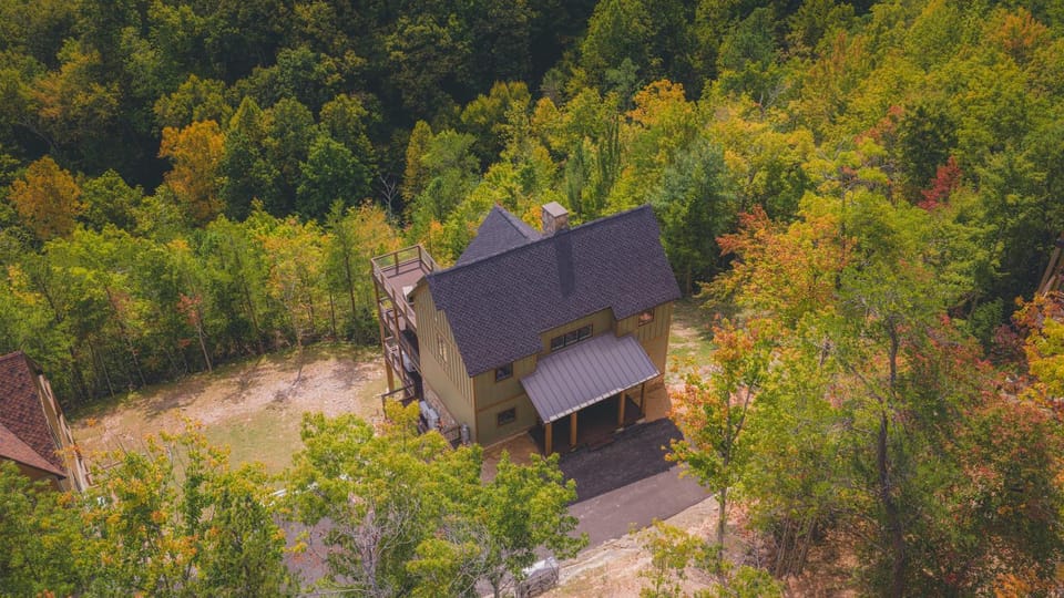 New 4Bed Cabin Arcade Hot Tub 5Mins to GSMNP Cabin in Gatlinburg