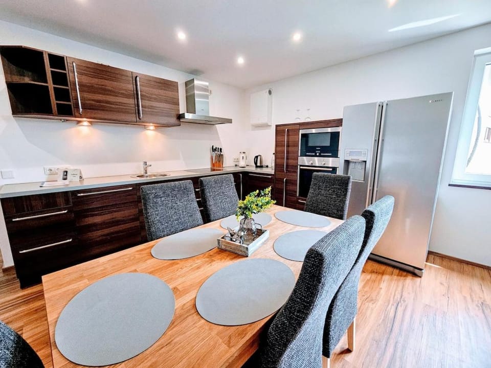 Großzügige Moderne Ferienwohnung 90qm Zentrale ruhige Lage Apartment in Deggendorf