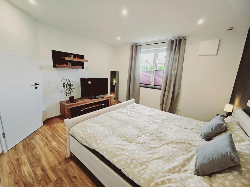 Großzügige Moderne Ferienwohnung 90qm Zentrale ruhige Lage Apartment in Deggendorf