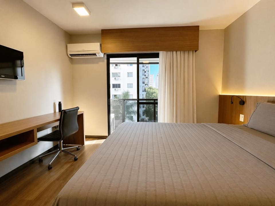 Bed, TV and multimedia, Balcony/Terrace, Bedroom
