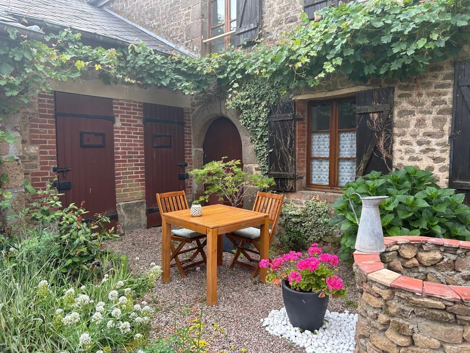 Patio, Dining area