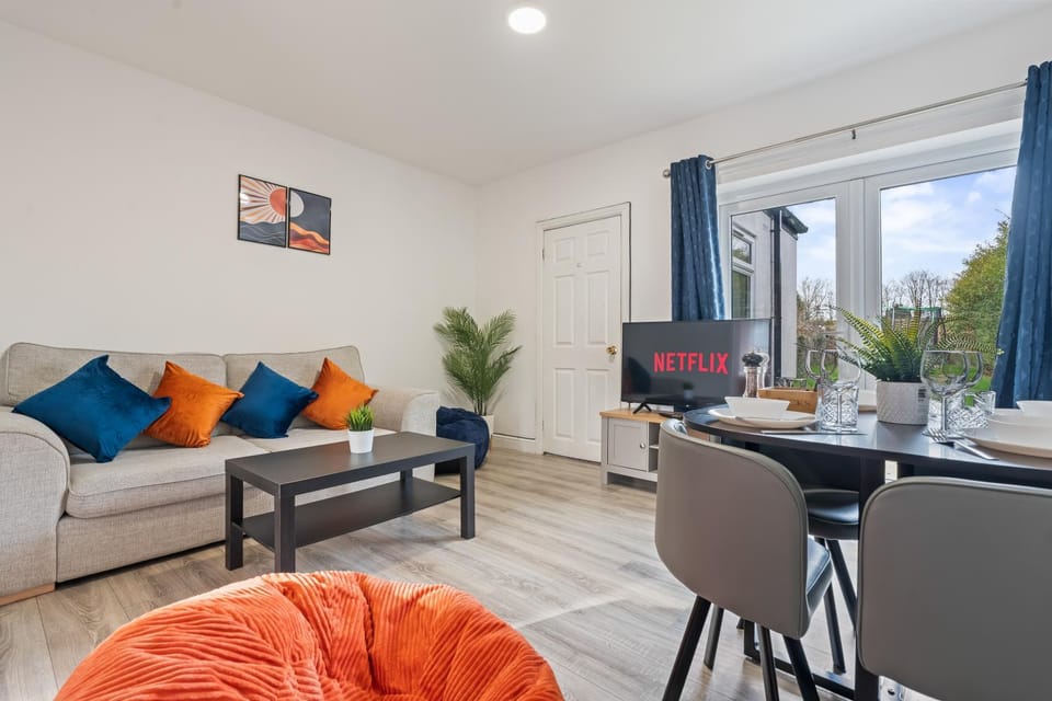 Living room, Seating area, Dining area