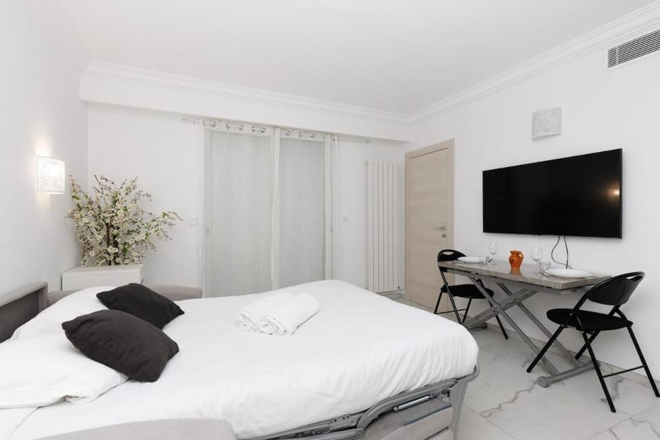 Immogroom - Studio - Sea View - AC Apartment in Cannes