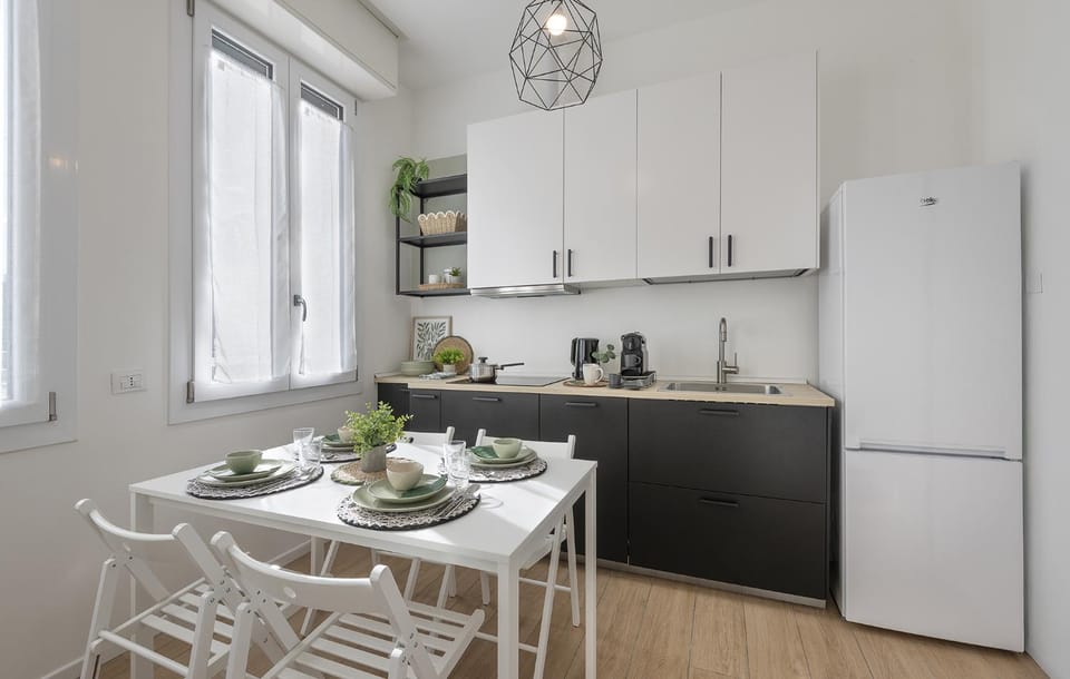 Kitchen or kitchenette, Dining area, stove