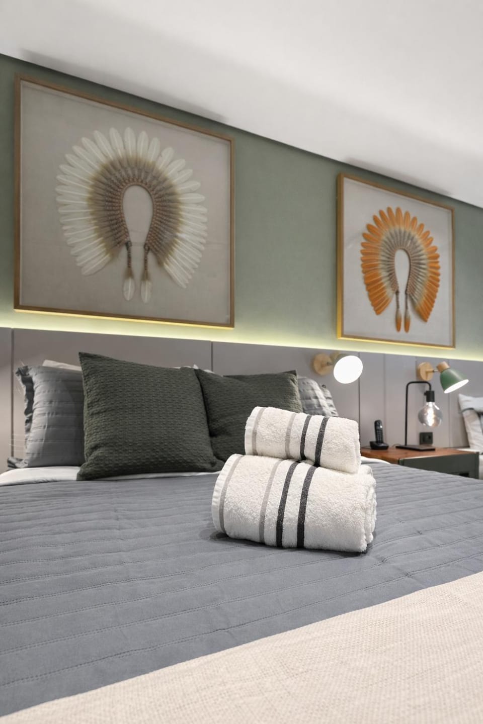 Bed, Decorative detail, Bedroom, towels