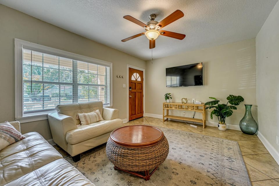 Backyard Fun & Dtwn Exploring: Family Gem in Tampa House in Tampa