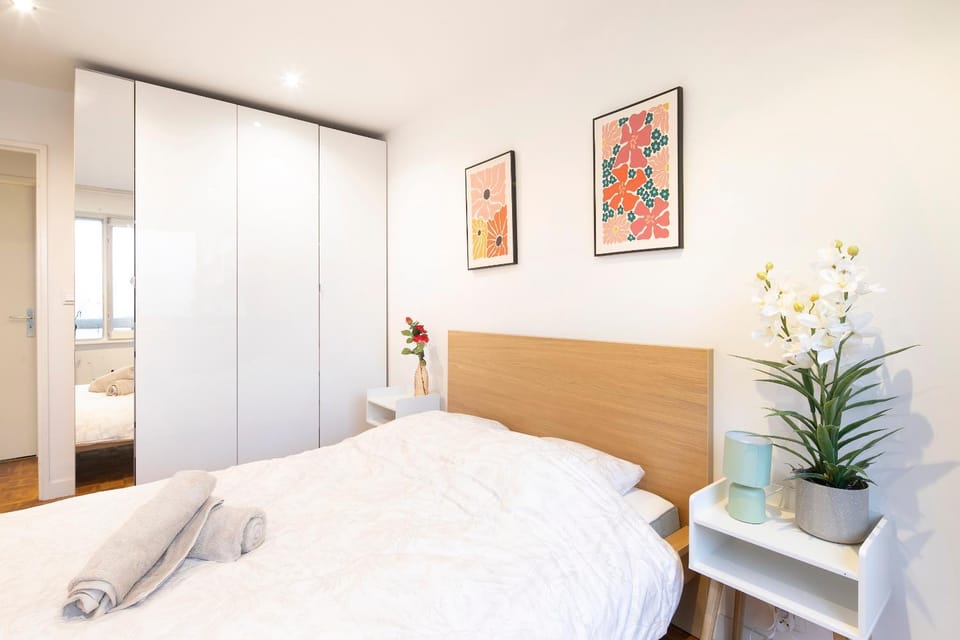 Bed, Photo of the whole room, Bedroom, towels, wardrobe