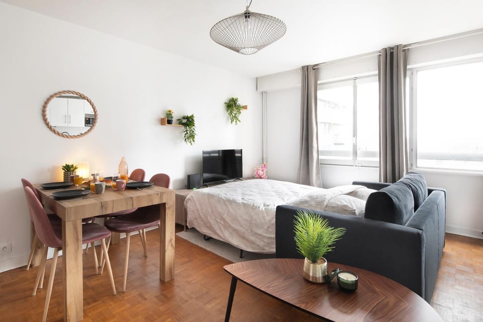 Communal lounge/ TV room, Bed, TV and multimedia, Living room, Seating area, Dining area, Bedroom