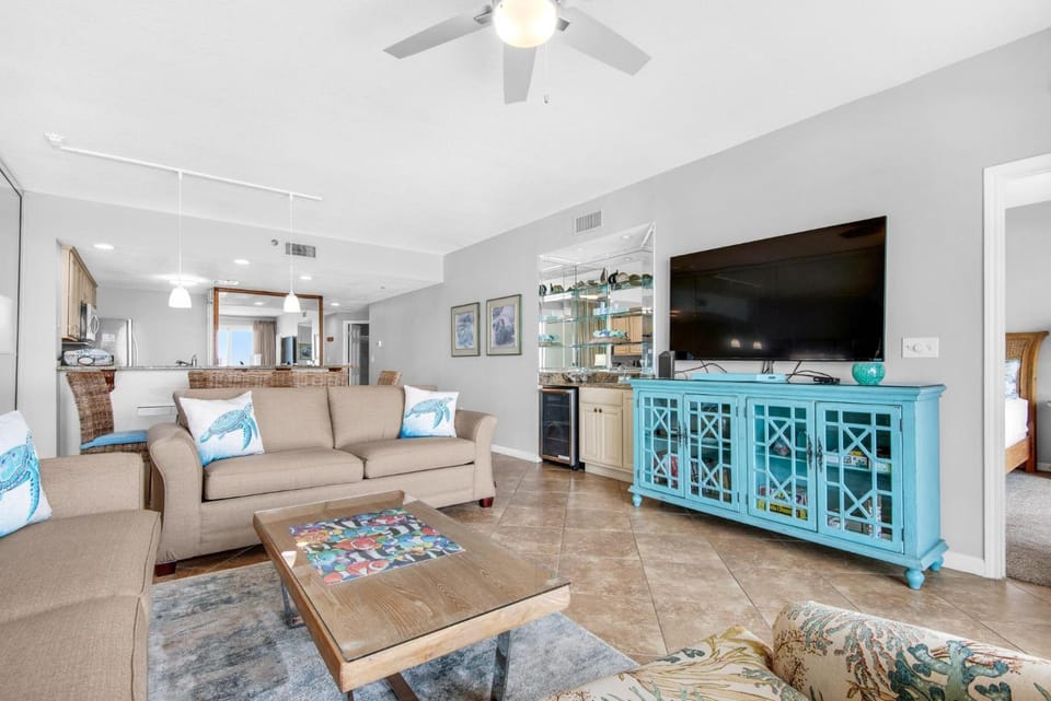 Oceanfront Condo 410 by Sterling Sands Apartment in Destin
