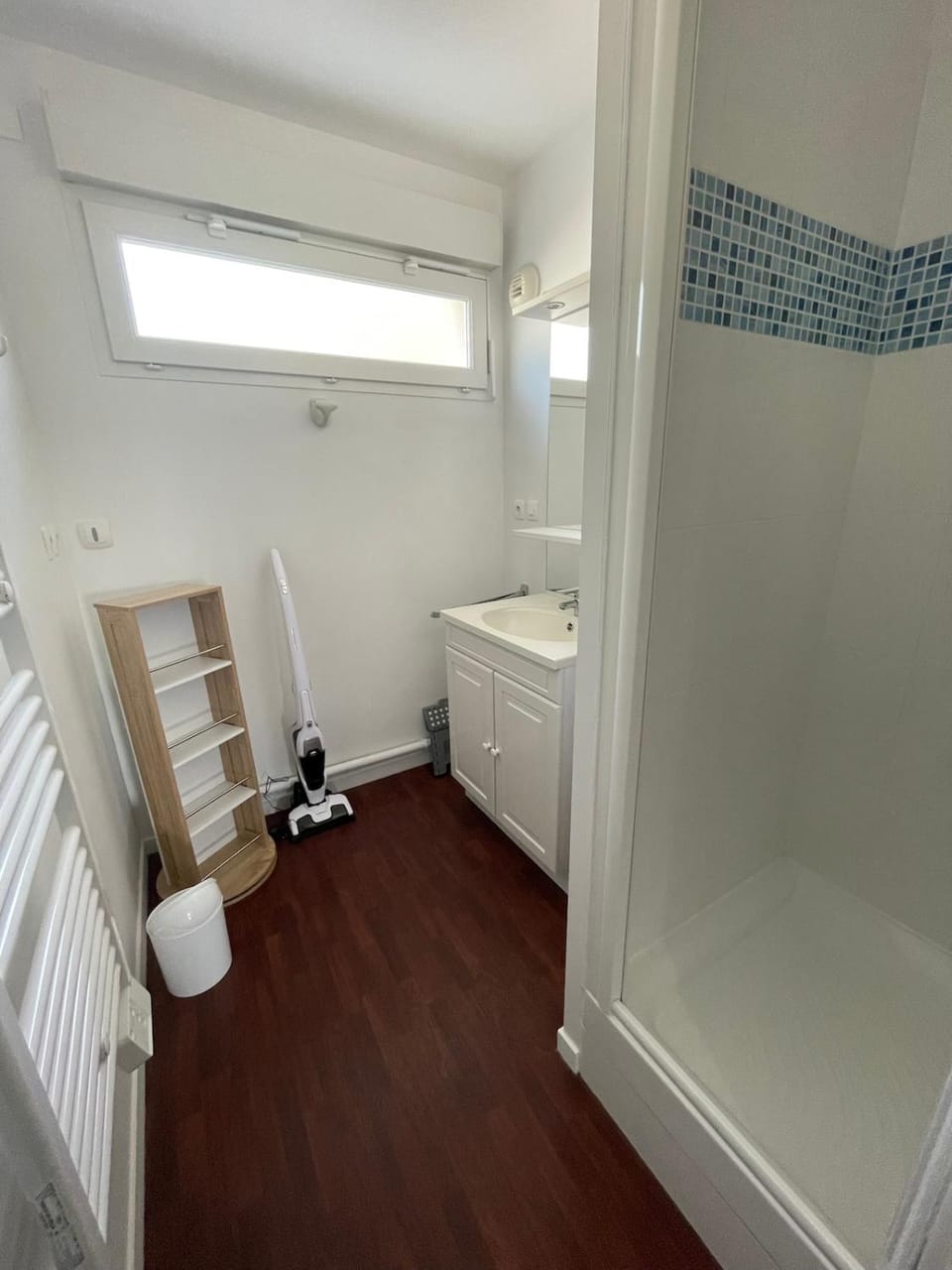 Shower, Toilet, Bathroom, hair dryier