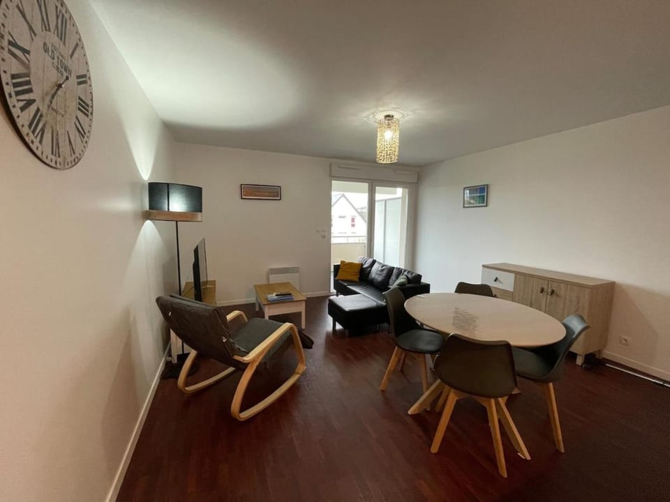 TV and multimedia, Seating area, Dining area, storage