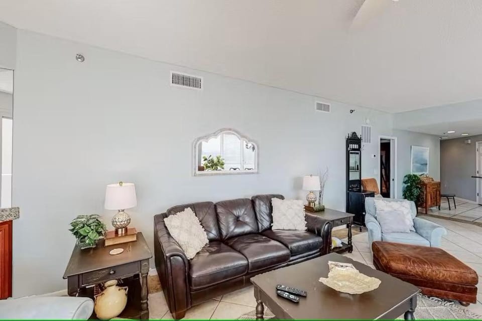 Oceanfront Condo 201 3BR by Sterling Sands Apartment in Destin