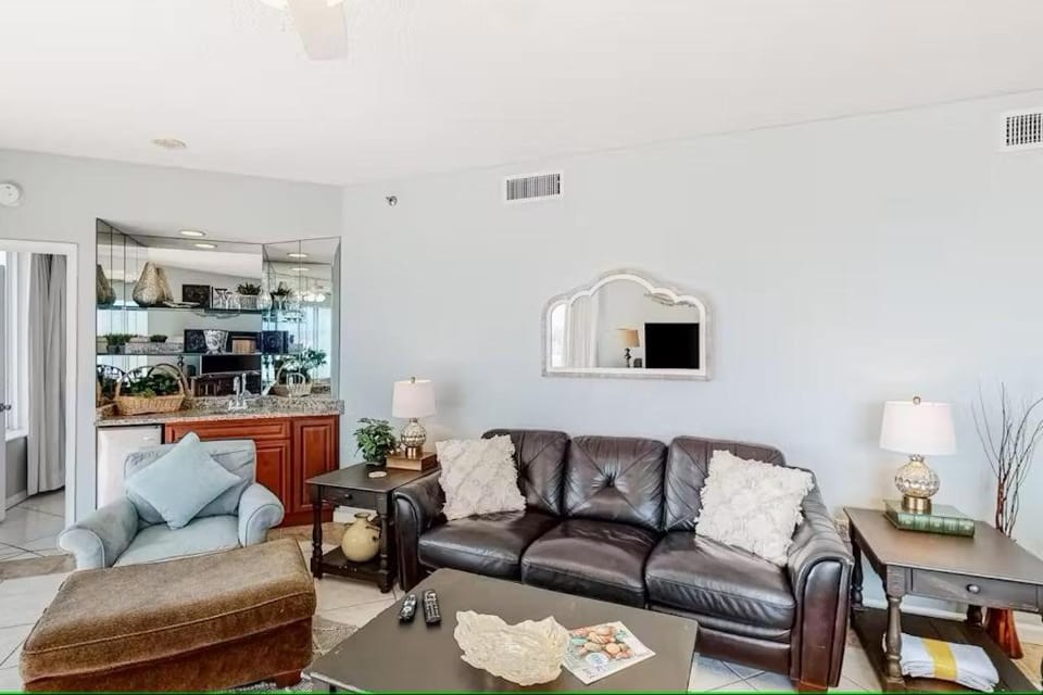 Oceanfront Condo 201 3BR by Sterling Sands Apartment in Destin