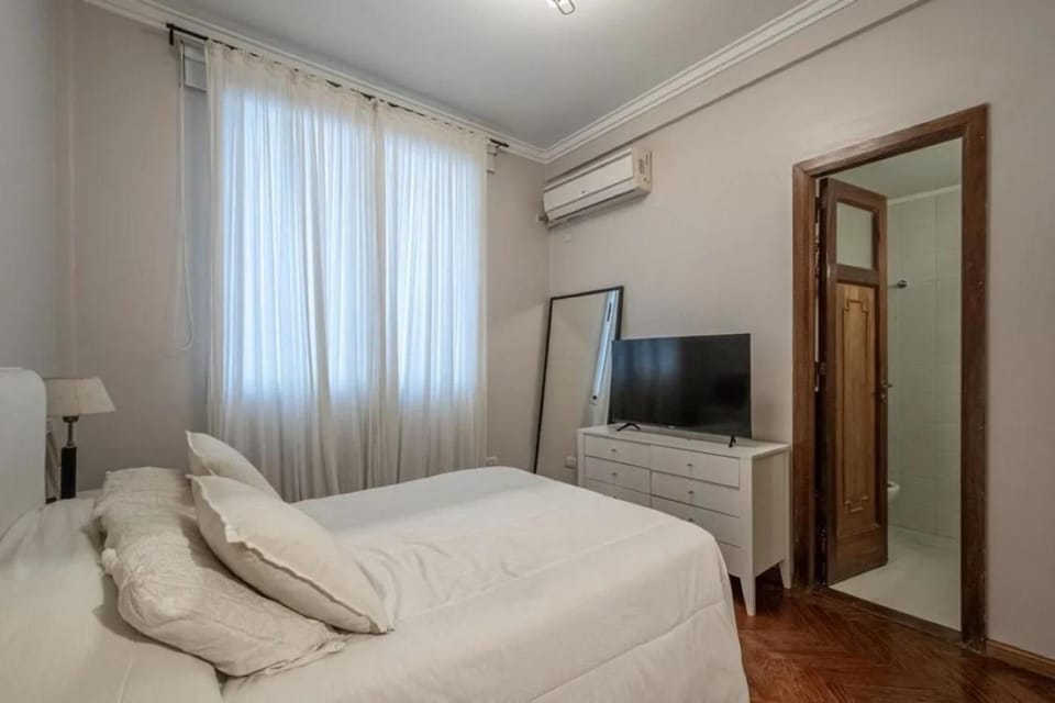 Bed, TV and multimedia, Bedroom, air conditioner
