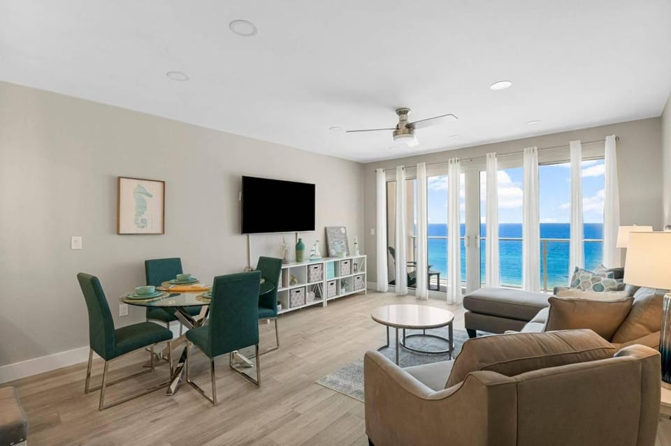 Oceanfront Condo 712 by Sterling Sands Apartment in Destin
