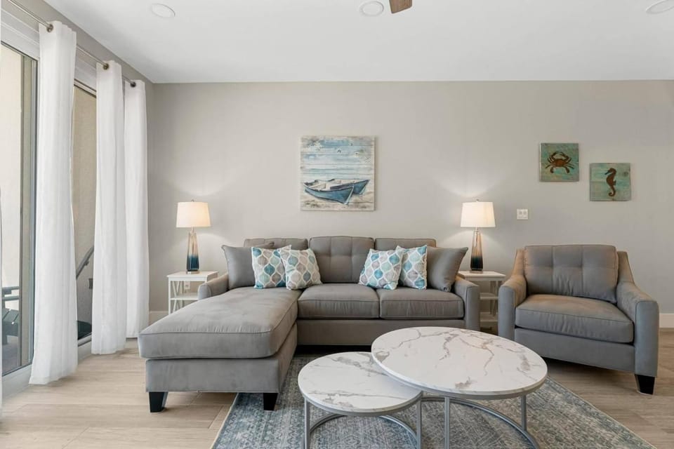 Oceanfront Condo 712 by Sterling Sands Apartment in Destin