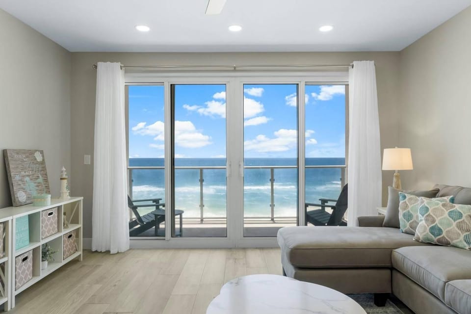 Oceanfront Condo 712 by Sterling Sands Apartment in Destin