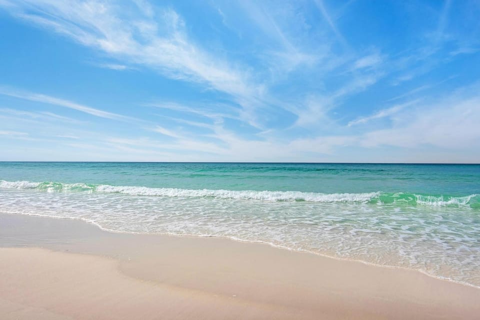 Oceanfront Condo 613 by Sterling Sands Apartment in Destin