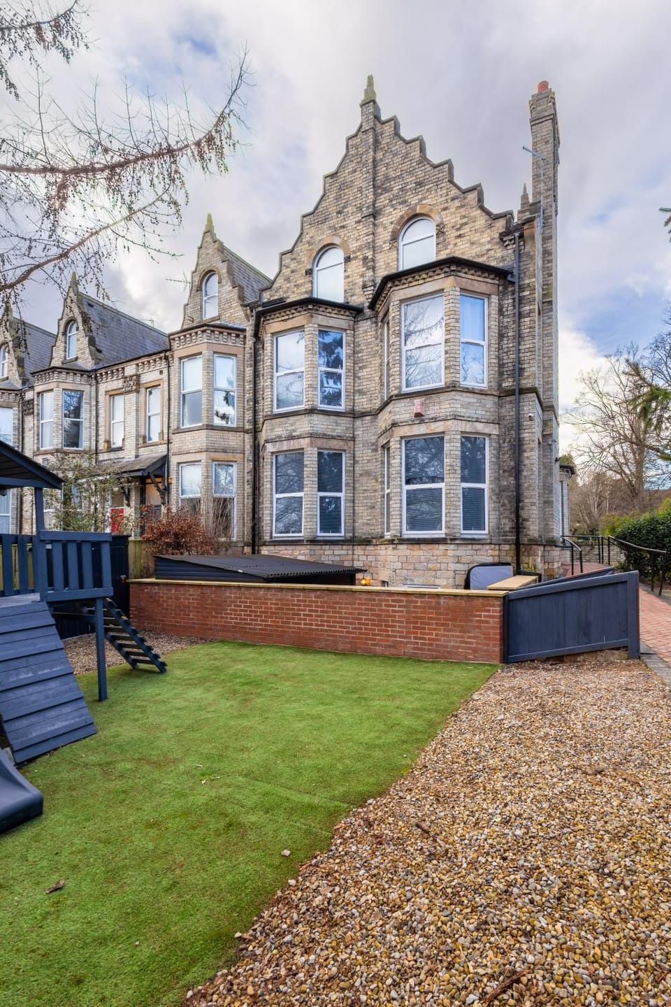 Property building, Spring, Day, Natural landscape, Garden, Garden view